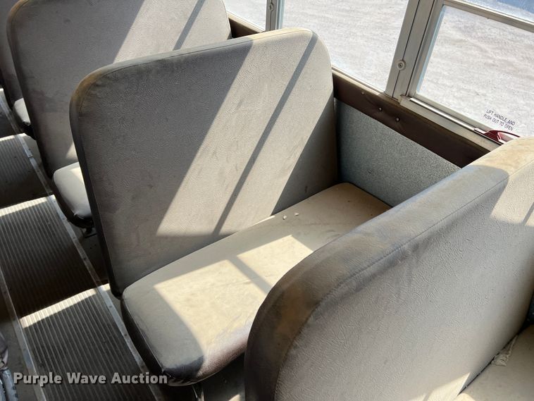 image for item IG9433 2001 International 3000  school bus