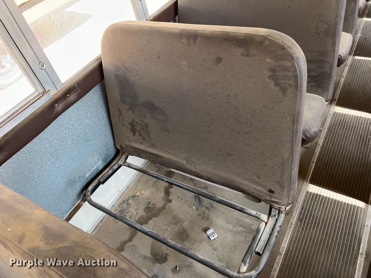 image for item IG9433 2001 International 3000  school bus