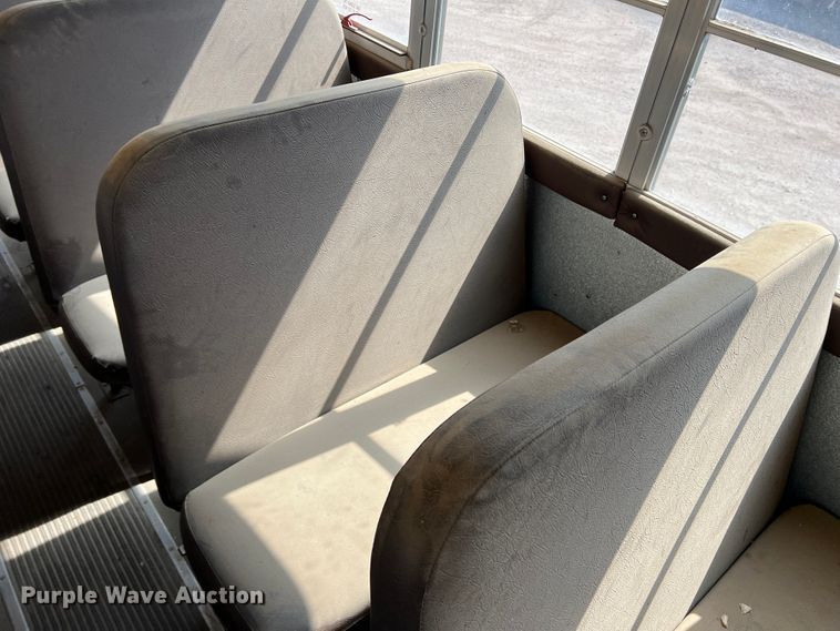 image for item IG9433 2001 International 3000  school bus