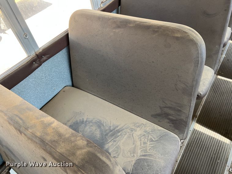 image for item IG9433 2001 International 3000  school bus