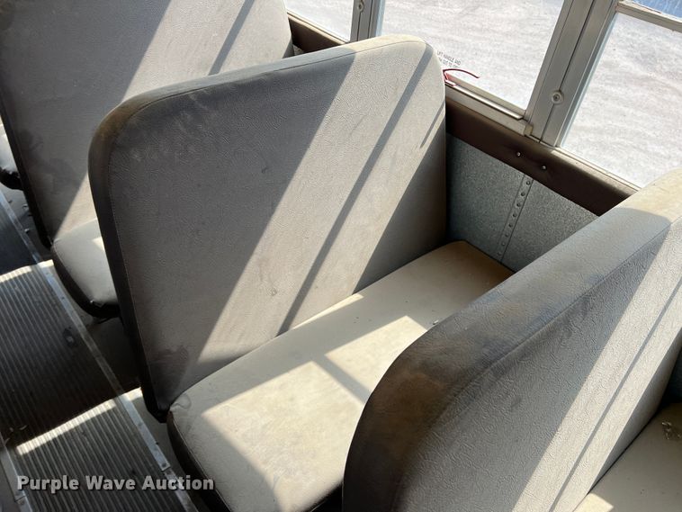 image for item IG9433 2001 International 3000  school bus