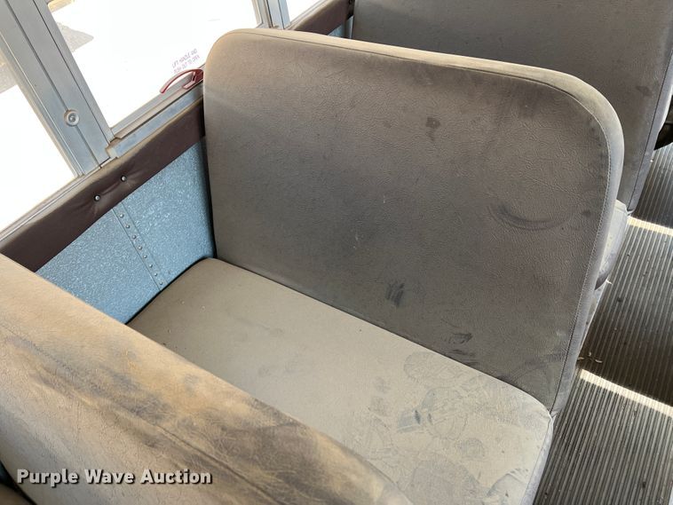 image for item IG9433 2001 International 3000  school bus