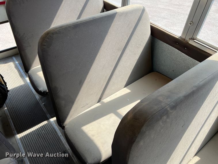 image for item IG9433 2001 International 3000  school bus