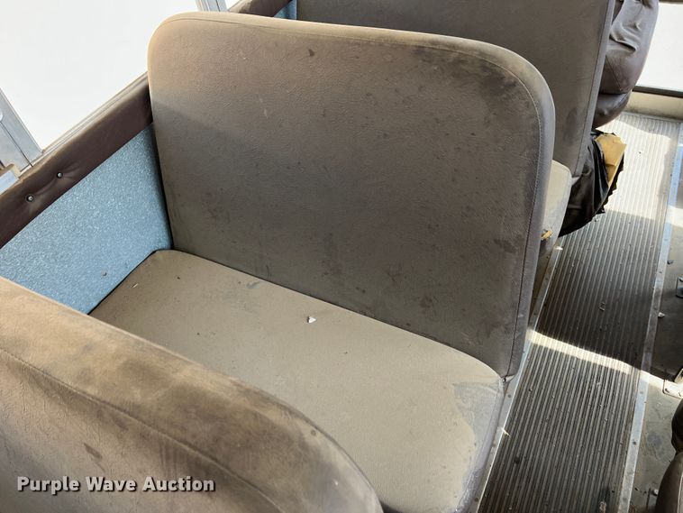 image for item IG9433 2001 International 3000  school bus