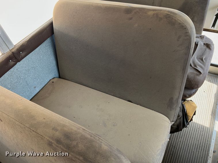 image for item IG9433 2001 International 3000  school bus