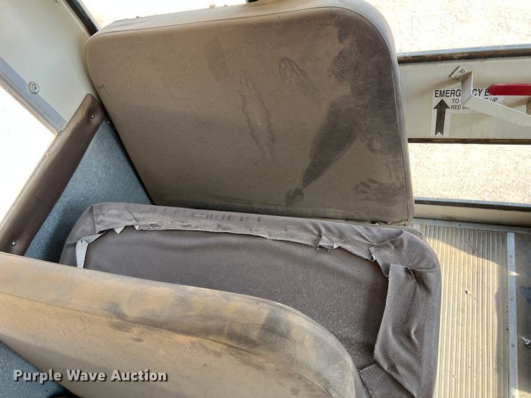 image for item IG9433 2001 International 3000  school bus