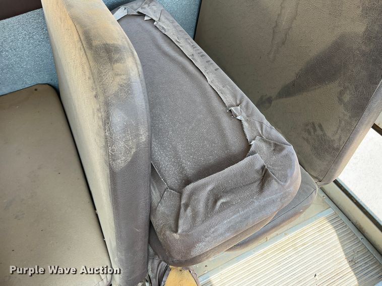 image for item IG9433 2001 International 3000  school bus