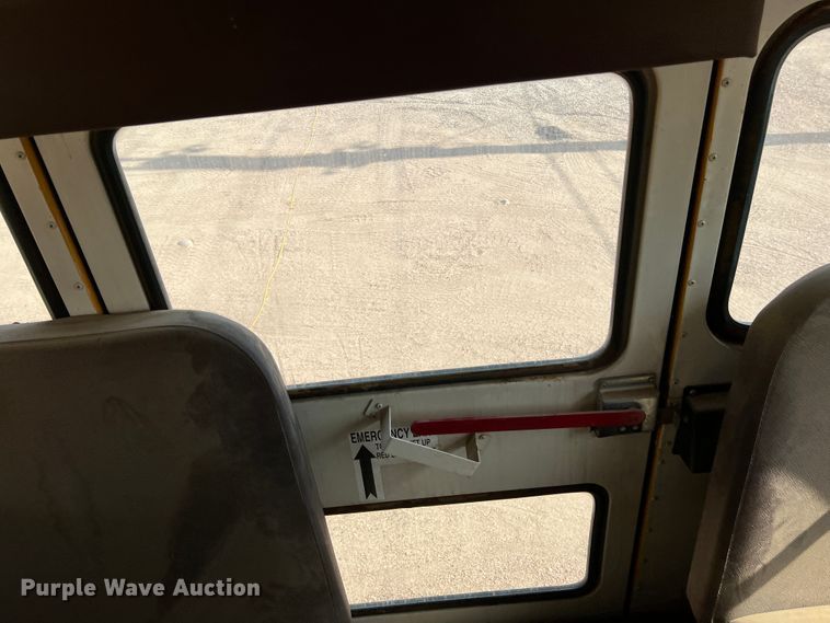 image for item IG9433 2001 International 3000  school bus