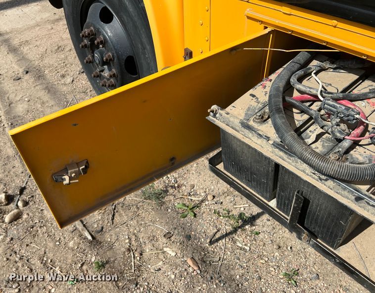 image for item IG9433 2001 International 3000  school bus