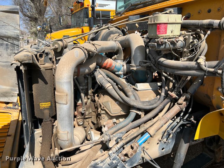 image for item IG9433 2001 International 3000  school bus