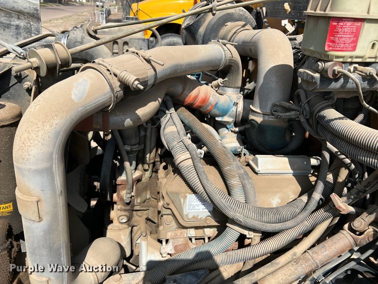 image for item IG9433 2001 International 3000  school bus