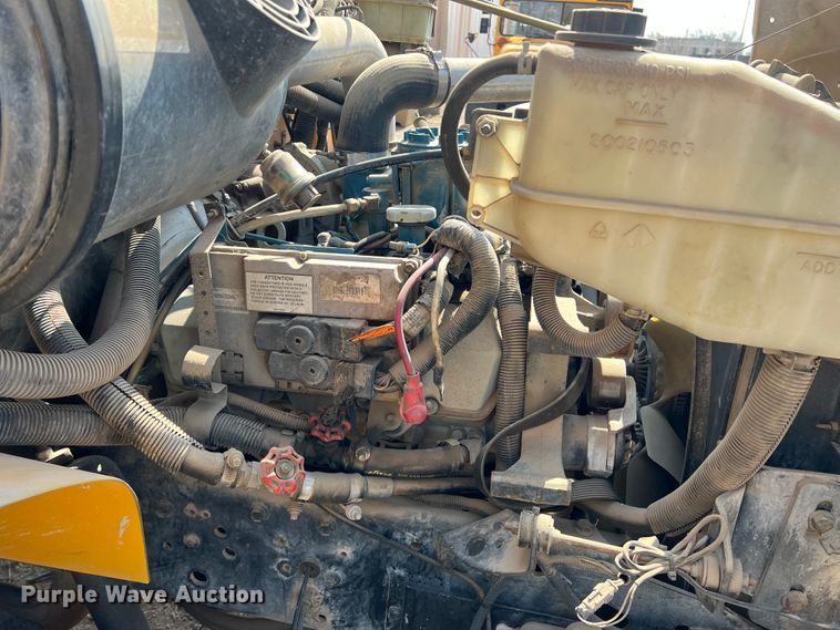 image for item IG9433 2001 International 3000  school bus