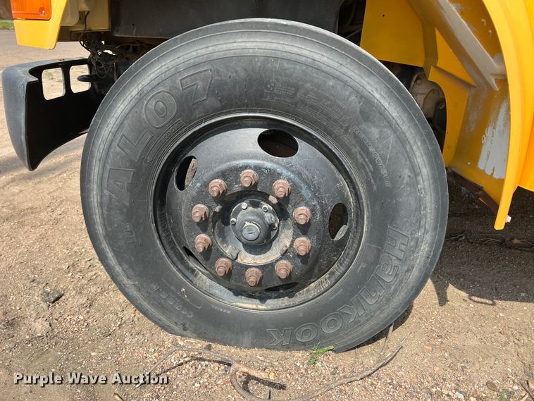 image for item IG9433 2001 International 3000  school bus