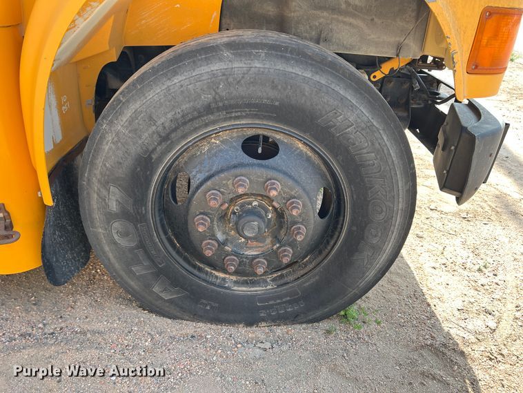 image for item IG9433 2001 International 3000  school bus