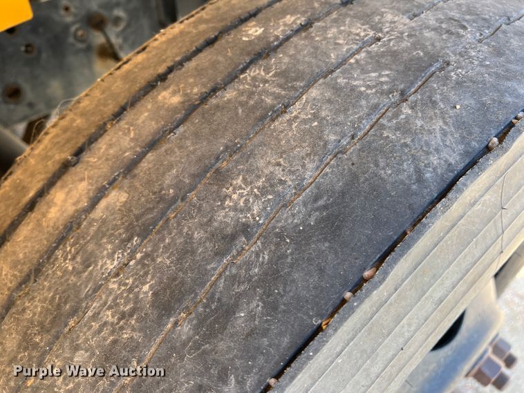 image for item IG9433 2001 International 3000  school bus