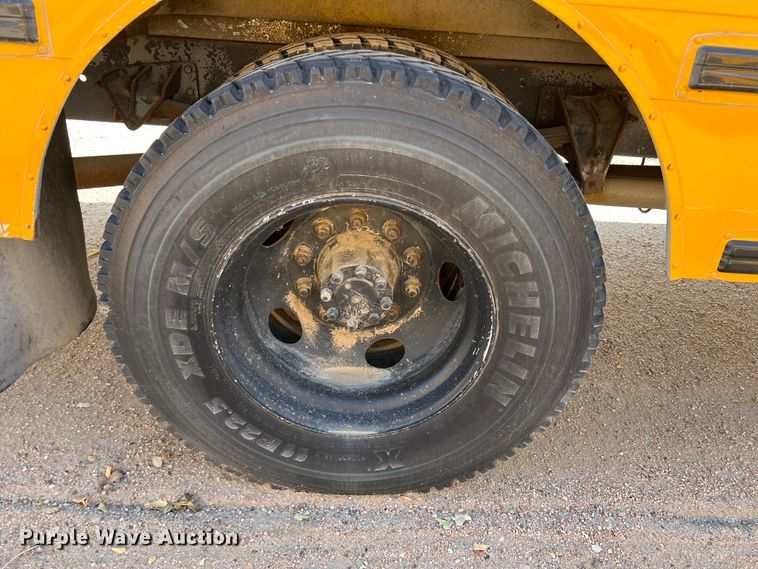 image for item IG9433 2001 International 3000  school bus