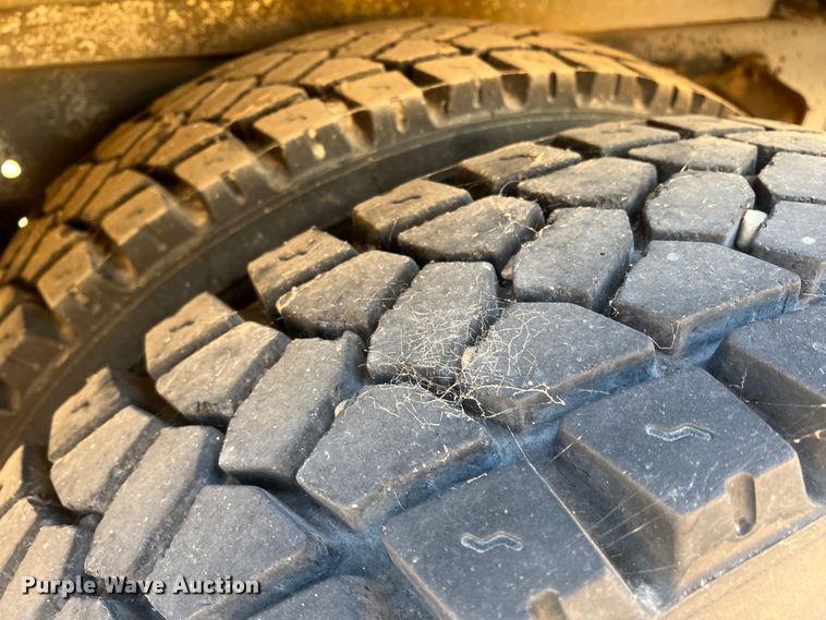 image for item IG9433 2001 International 3000  school bus