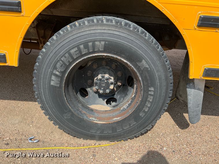 image for item IG9433 2001 International 3000  school bus