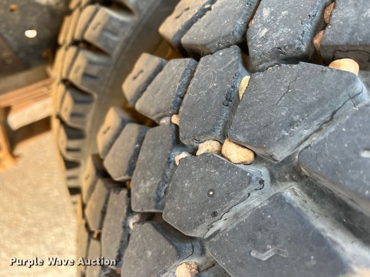 image for item IG9433 2001 International 3000  school bus