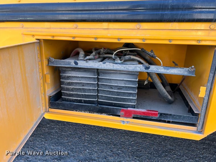 image for item IG9435 1999 International 3800  school bus