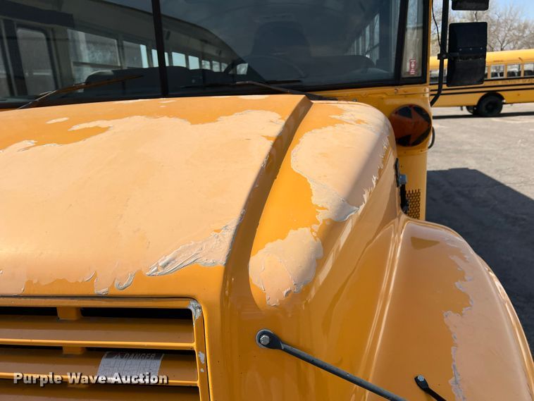 image for item IG9435 1999 International 3800  school bus