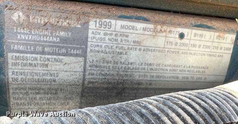 image for item IG9435 1999 International 3800  school bus