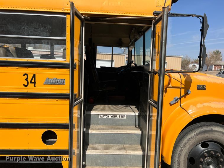 image for item IG9435 1999 International 3800  school bus