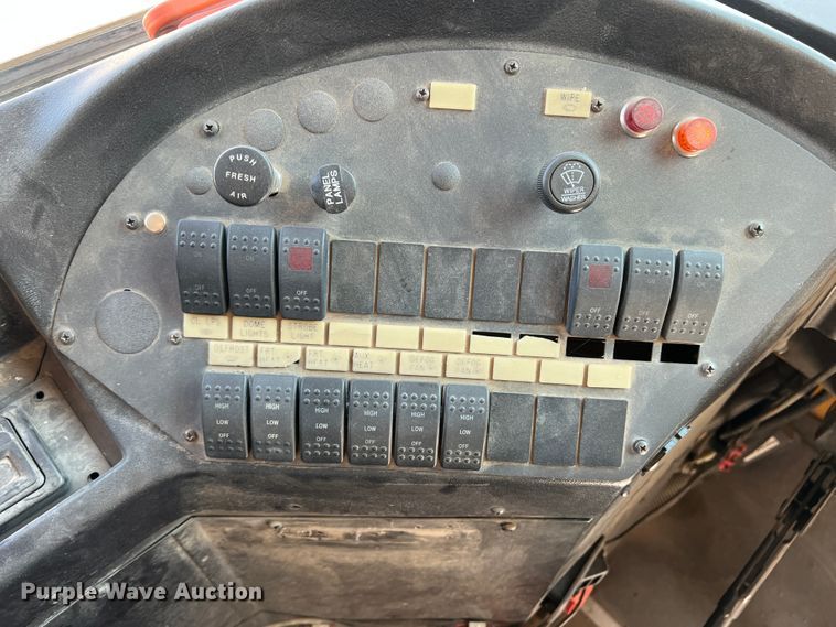 image for item IG9435 1999 International 3800  school bus