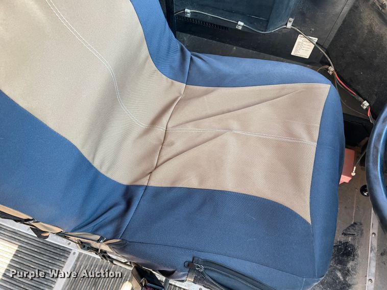 image for item IG9435 1999 International 3800  school bus