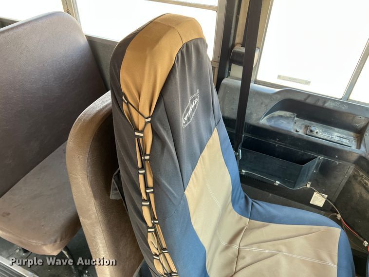 image for item IG9435 1999 International 3800  school bus