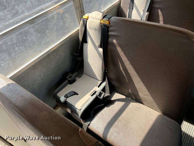 image for item IG9435 1999 International 3800  school bus