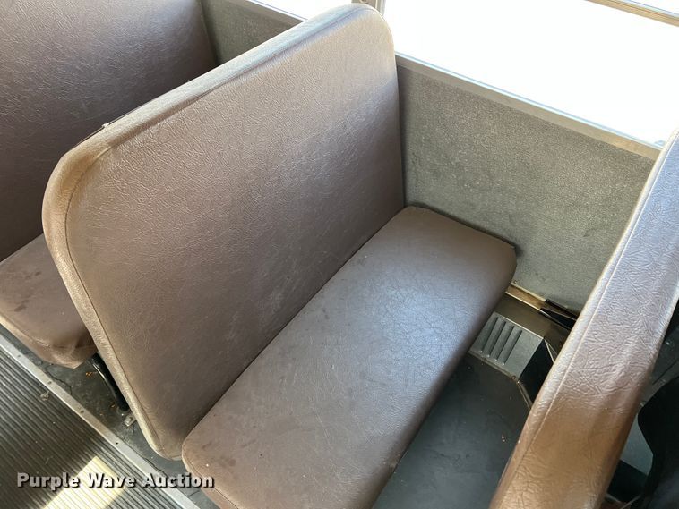 image for item IG9435 1999 International 3800  school bus