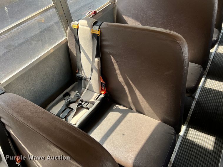 image for item IG9435 1999 International 3800  school bus