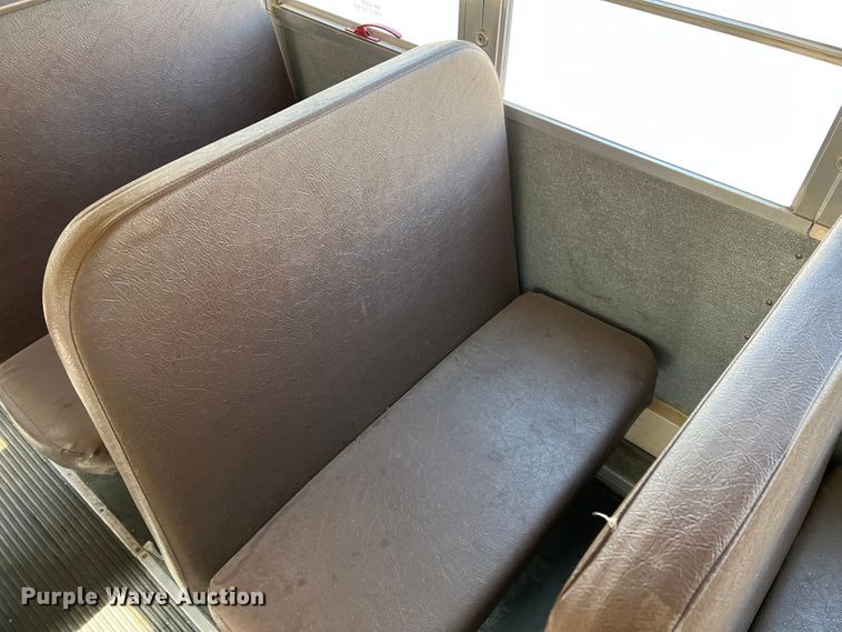 image for item IG9435 1999 International 3800  school bus