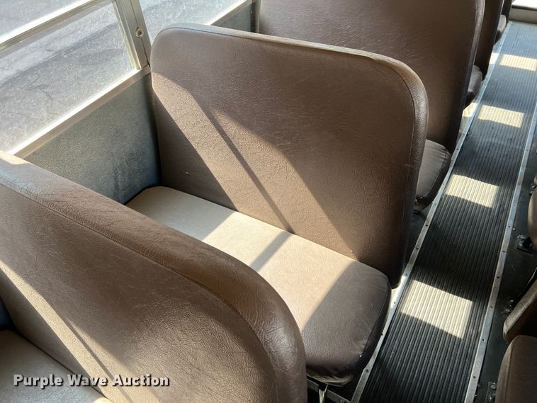 image for item IG9435 1999 International 3800  school bus