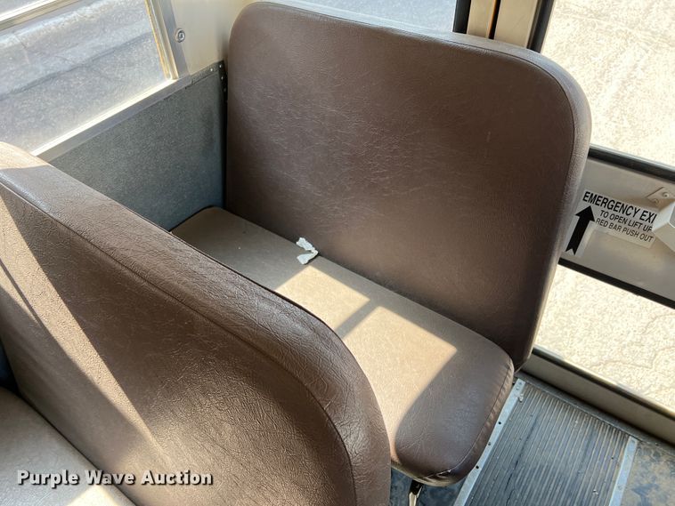 image for item IG9435 1999 International 3800  school bus