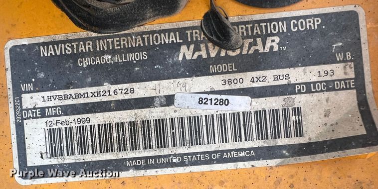 image for item IG9435 1999 International 3800  school bus