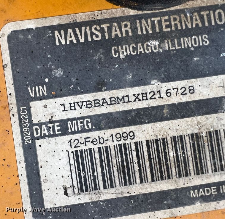 image for item IG9435 1999 International 3800  school bus