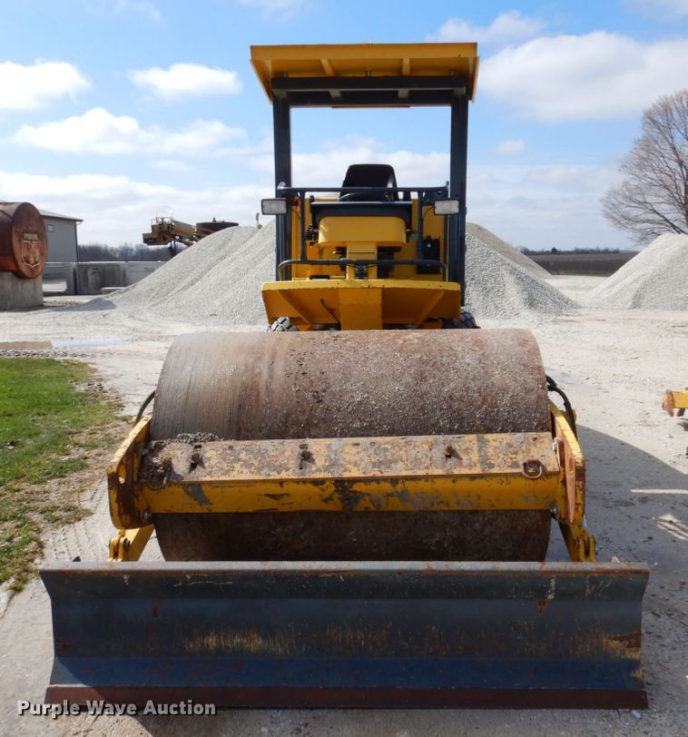 image for item IM9960 2005 Vibromax VM66  single drum vibratory roller