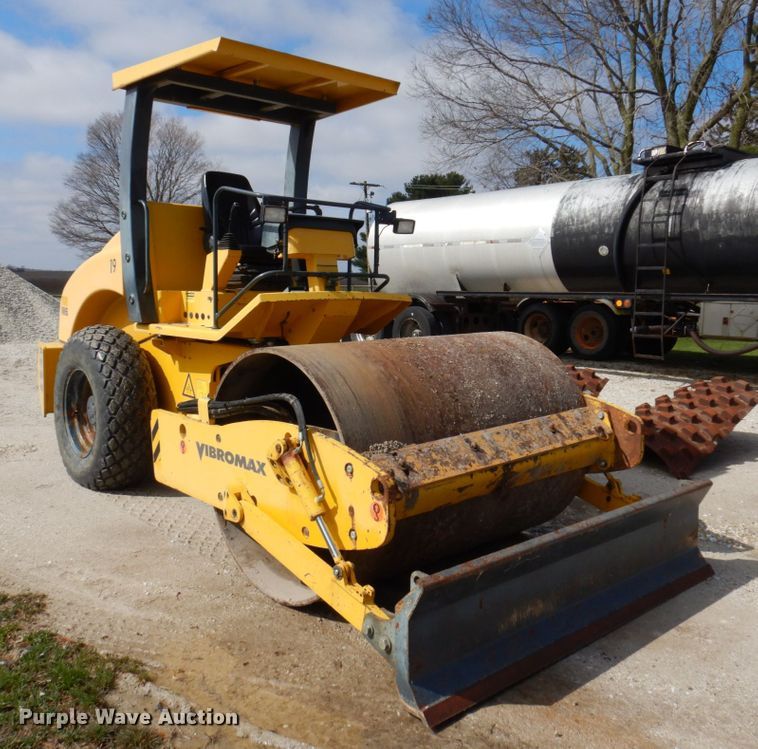 image for item IM9960 2005 Vibromax VM66  single drum vibratory roller