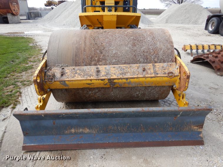 image for item IM9960 2005 Vibromax VM66  single drum vibratory roller