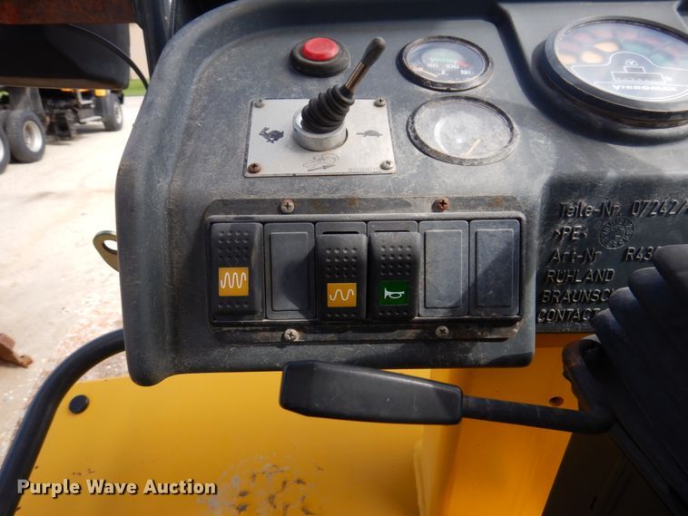 image for item IM9960 2005 Vibromax VM66  single drum vibratory roller