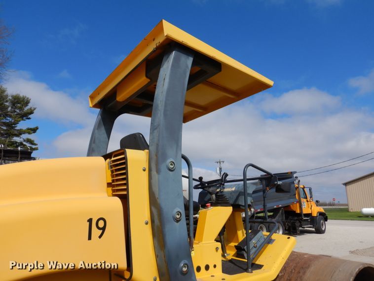 image for item IM9960 2005 Vibromax VM66  single drum vibratory roller