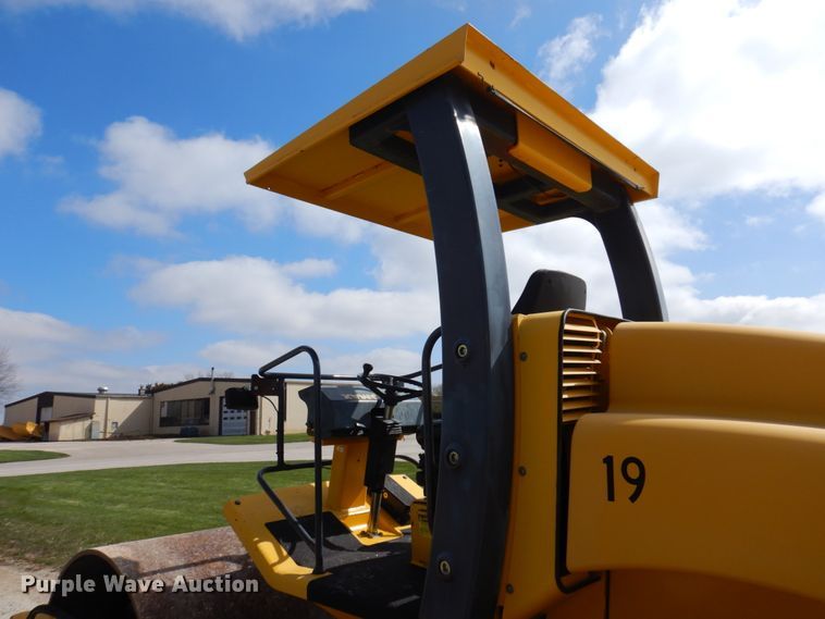 image for item IM9960 2005 Vibromax VM66  single drum vibratory roller