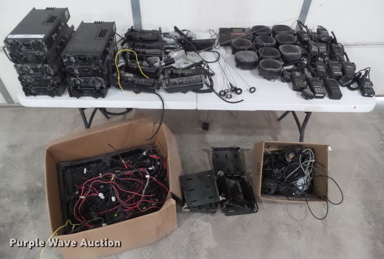 image for item IQ9754 (22) radios