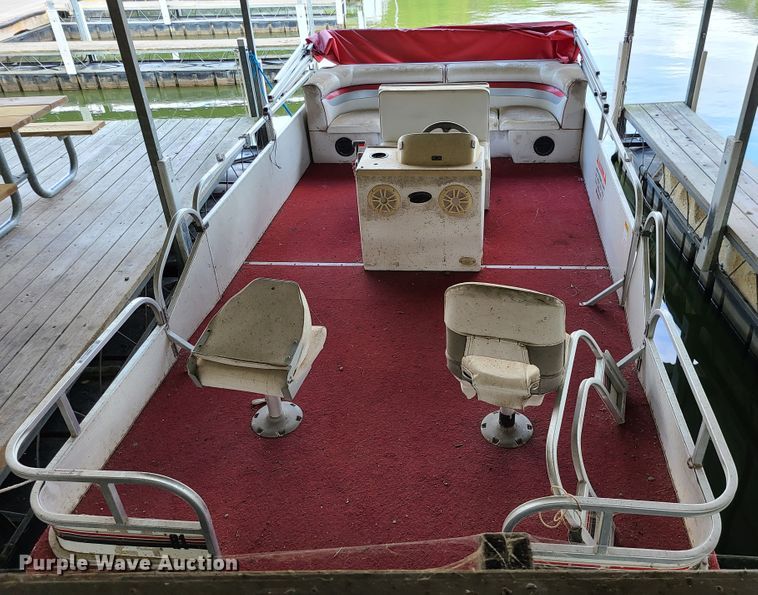 image for item IU9476 2002 Playcraft Clipper 1800  boat