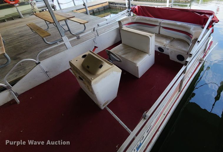 image for item IU9476 2002 Playcraft Clipper 1800  boat