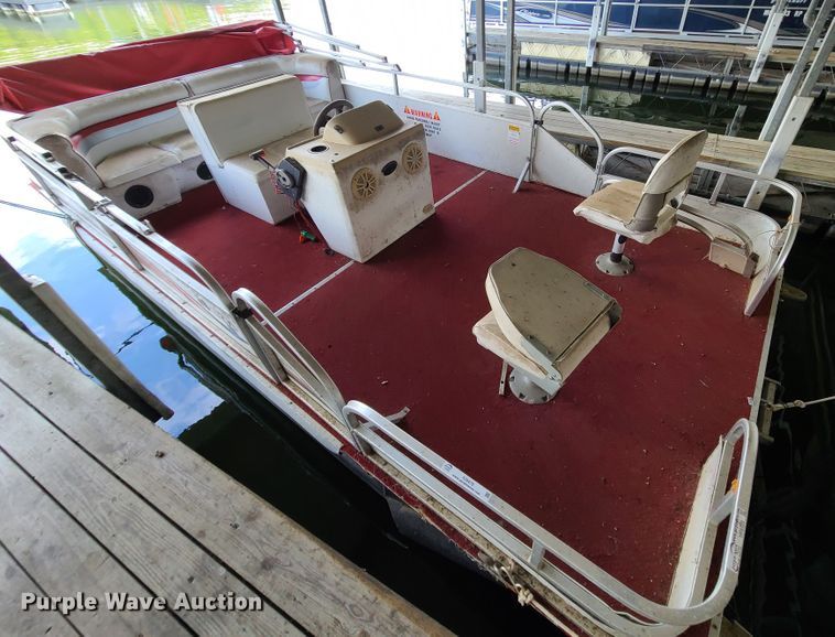 image for item IU9476 2002 Playcraft Clipper 1800  boat