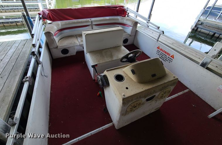 image for item IU9476 2002 Playcraft Clipper 1800  boat