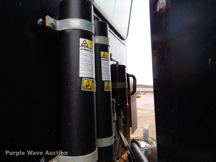 image for item IU9857 2011 Caterpillar 140M AWD  motor grader